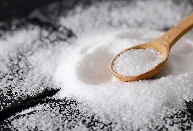 Kuchyňská sůl je skvělým zdrojem sodíku