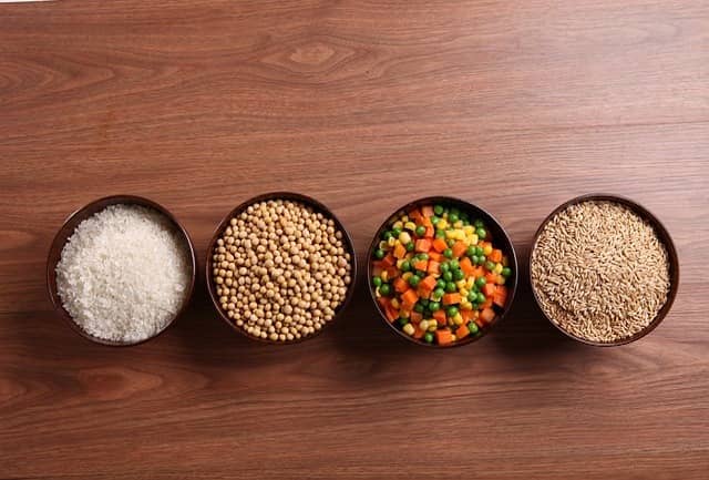 Ryze, orechy a seminka obsahuji vitamin B1