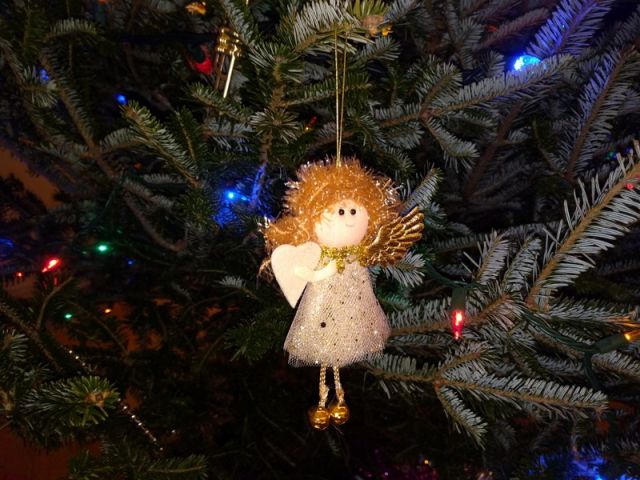 Vánoční ozdoba anděl na stromečku