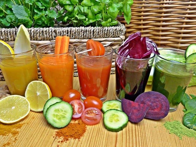 Smoothie z ovoce a zeleniny je oblíbený nápoj při detoxikaci